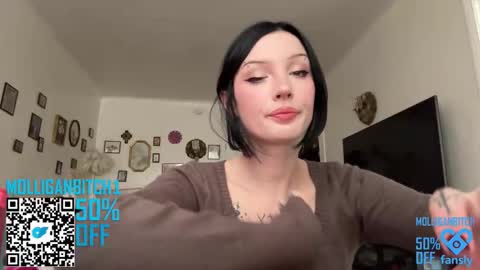 Snapshot of evelynforever chatting on 02-19-26, 09:44 Evelyn online show from 02-19-26, 09:44