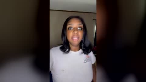 evemonroe17 online show from 07-28-26, 06:20