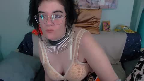 Everly online show from 11-06-25, 08:54