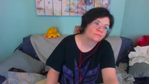 Everly online show from 02-15-26, 05:37