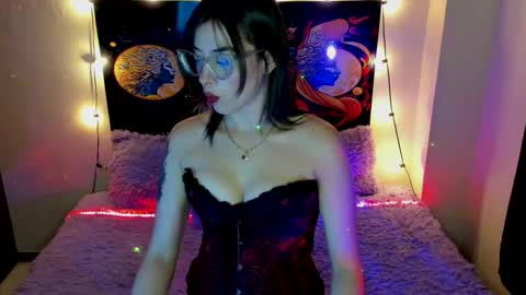 Snapshot of evie99_ chatting on 11-14-25, 05:33 Evie99 online show from 11-14-25, 05:33
