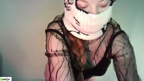 Snapshot of evie_muna chatting on 05-12-26, 01:36 Renesme White Im here from Monday to Friday online show from 05-12-26, 01:36