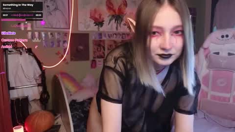 Snapshot of evie_rosen chatting on 10-30-25, 09:26 Evie online show from 10-30-25, 09:26