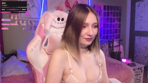 Snapshot of evie_rosen chatting on 11-28-25, 03:09 Evie online show from 11-28-25, 03:09