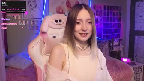 Snapshot of evie_rosen chatting on 11-29-25, 09:18 Evie online show from 11-29-25, 09:18