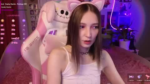 Snapshot of evie_rosen chatting on 05-08-26, 12:16 Evie online show from 05-08-26, 12:16