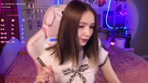 Snapshot of evie_rosen chatting on 05-11-26, 04:04 Evie online show from 05-11-26, 04:04