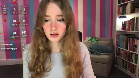 Snapshot of eviecam chatting on 12-18-25, 09:21 Evie3 online show from 12-18-25, 09:21