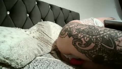 Snapshot of evieloves chatting on 01-16-25, 08:25 evieloves online show from 01-16-25, 08:25