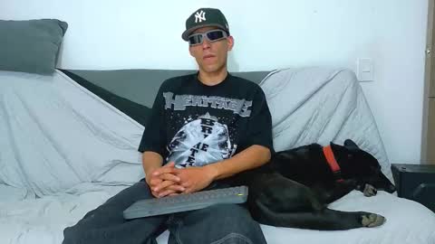 Snapshot of evil_boss1 chatting on 04-20-26, 01:41 evil_boss1 online show from 04-20-26, 01:41