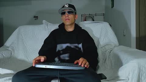 Snapshot of evil_boss1 chatting on 04-25-26, 06:16 evil_boss1 online show from 04-25-26, 06:16