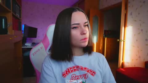 Snapshot of evilhare chatting on 03-17-26, 04:28 Victoria online show from 03-17-26, 04:28