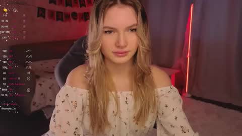 Snapshot of evilyn_next_door chatting on 10-31-25, 10:38 Evelyn online show from 10-31-25, 10:38