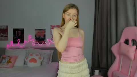 Snapshot of evixie chatting on 03-05-26, 03:46 Eva online show from 03-05-26, 03:46