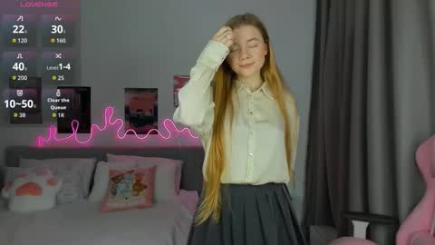 Snapshot of evixie chatting on 03-09-26, 03:43 Eva online show from 03-09-26, 03:43