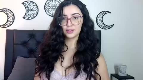 Snapshot of evoletmk chatting on 11-15-25, 03:30 Evolet online show from 11-15-25, 03:30