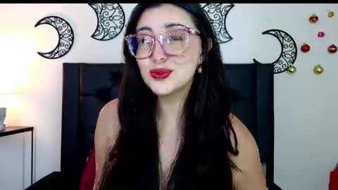 Snapshot of evoletmk chatting on 12-19-25, 05:42 Evolet online show from 12-19-25, 05:42