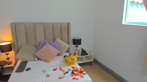 evvaa_moon online show from 10-04-25, 01:20