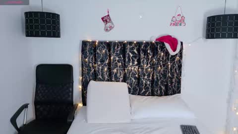 evvaa_moon online show from 12-17-25, 12:22