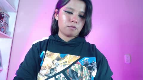 Snapshot of evybubbles_ chatting on 01-05-25, 06:02 Im Evy online show from 01-05-25, 06:02