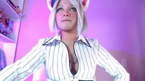 Snapshot of evybubbles_ chatting on 02-09-25, 03:32 Im Evy online show from 02-09-25, 03:32