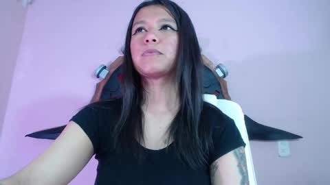 Snapshot of evybubbles_ chatting on 09-21-25, 07:04 Im Evy online show from 09-21-25, 07:04