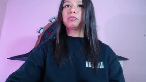 Snapshot of evybubbles_ chatting on 10-08-25, 01:14 Im Evy online show from 10-08-25, 01:14