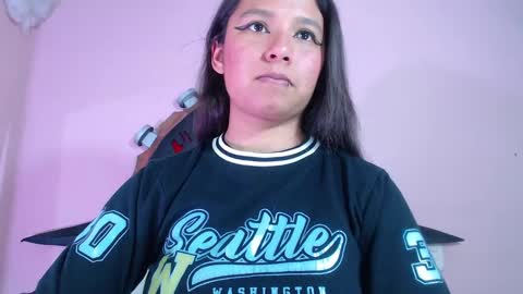 Snapshot of evybubbles_ chatting on 10-17-25, 04:53 Im Evy online show from 10-17-25, 04:53
