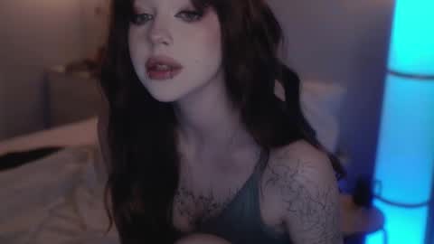 Snapshot of ex_angel chatting on 02-18-25, 04:37 Alyson online show from 02-18-25, 04:37