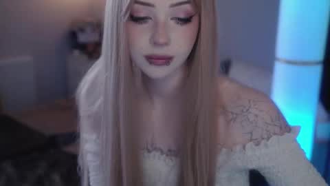 Snapshot of ex_angel chatting on 02-25-25, 11:19 Alyson online show from 02-25-25, 11:19