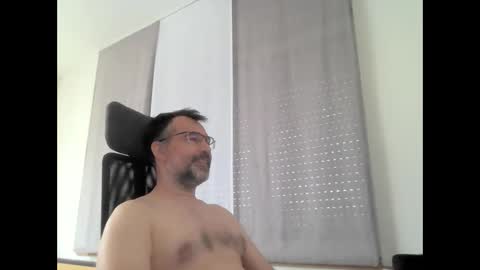 exhibit77 online show from 05-11-26, 06:30
