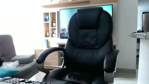 Snapshot of exotic_dude chatting on 01-09-26, 01:25 camilo online show from 01-09-26, 01:25