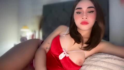Snapshot of expensivets_chloe chatting on 05-03-26, 01:28 chloee online show from 05-03-26, 01:28