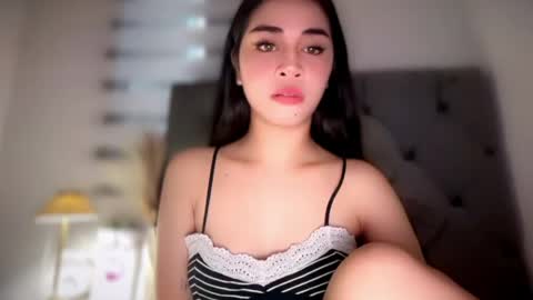Snapshot of expensivets_chloe chatting on 05-05-26, 07:49 chloee online show from 05-05-26, 07:49