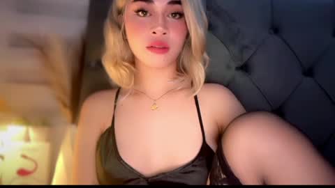 Snapshot of expensivets_chloe chatting on 05-24-26, 05:29 chloee online show from 05-24-26, 05:29