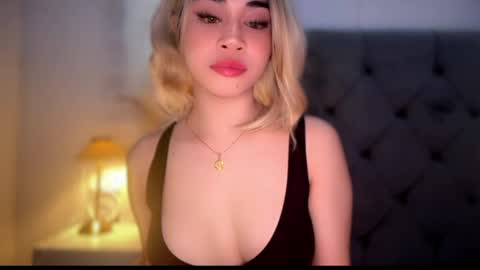 Snapshot of expensivets_chloe chatting on 05-26-26, 10:28 chloee online show from 05-26-26, 10:28
