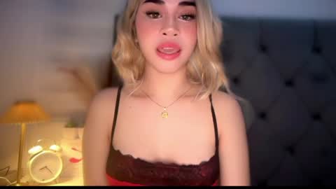Snapshot of expensivets_chloe chatting on 05-27-26, 06:49 chloee online show from 05-27-26, 06:49
