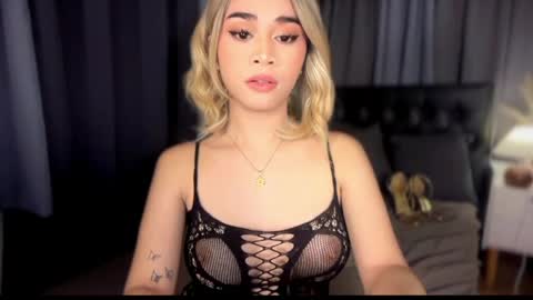 Snapshot of expensivets_chloe chatting on 06-02-26, 06:54 chloee online show from 06-02-26, 06:54