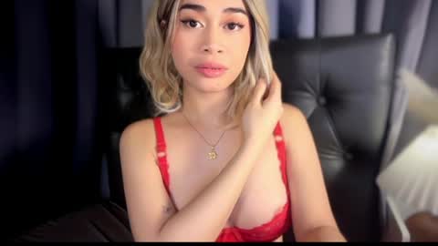 Snapshot of expensivets_chloe chatting on 06-08-26, 02:01 chloee online show from 06-08-26, 02:01