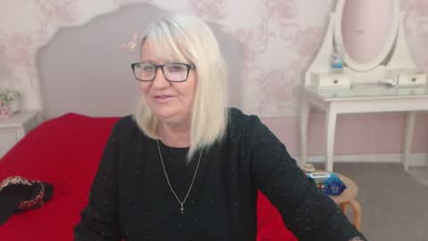 Snapshot of experiencedalana chatting on 06-11-26, 10:08 Alana online show from 06-11-26, 10:08