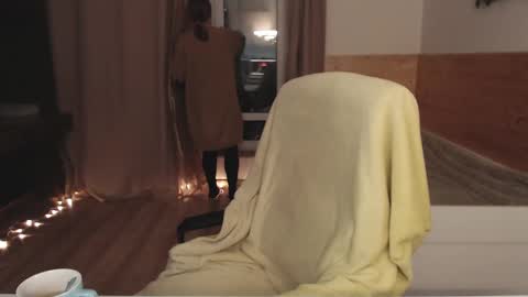 Crystal online show from 02-27-25, 06:09