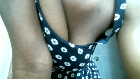 Snapshot of extra_pound chatting on 06-29-26, 05:35 Nina online show from 06-29-26, 05:35