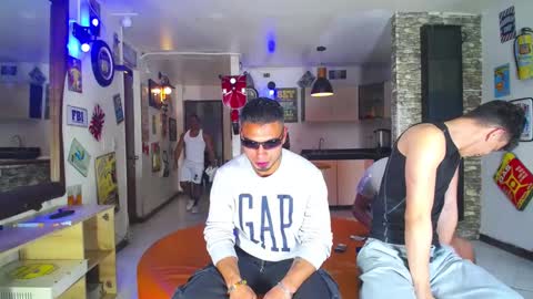 extrangers online show from 01-31-25, 12:07