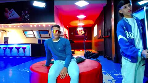 extrangers online show from 09-12-25, 11:43