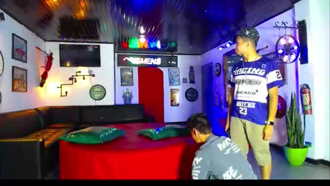 extrangers online show from 11-30-25, 01:04