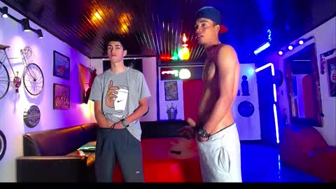 extrangers online show from 02-01-26, 01:20