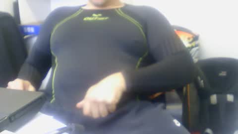 Snapshot of extrex2 chatting on 02-20-26, 09:54 derssing online show from 02-20-26, 09:54