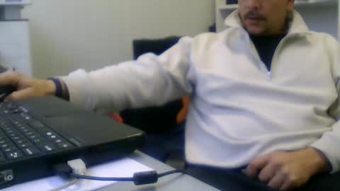 Snapshot of extrex2 chatting on 02-22-26, 06:57 derssing online show from 02-22-26, 06:57