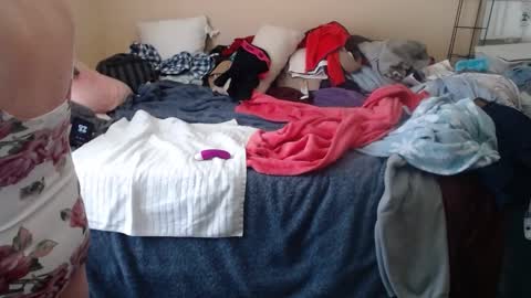 Snapshot of eyeswall0w chatting on 09-21-25, 01:35 eyeswall0w online show from 09-21-25, 01:35