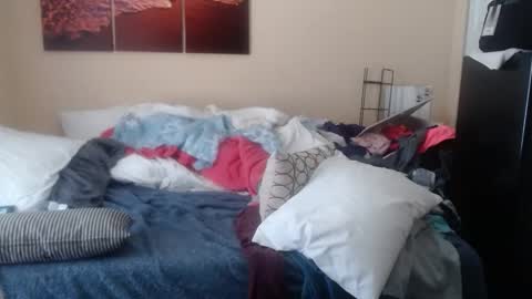 Snapshot of eyeswall0w chatting on 10-13-25, 03:23 eyeswall0w online show from 10-13-25, 03:23